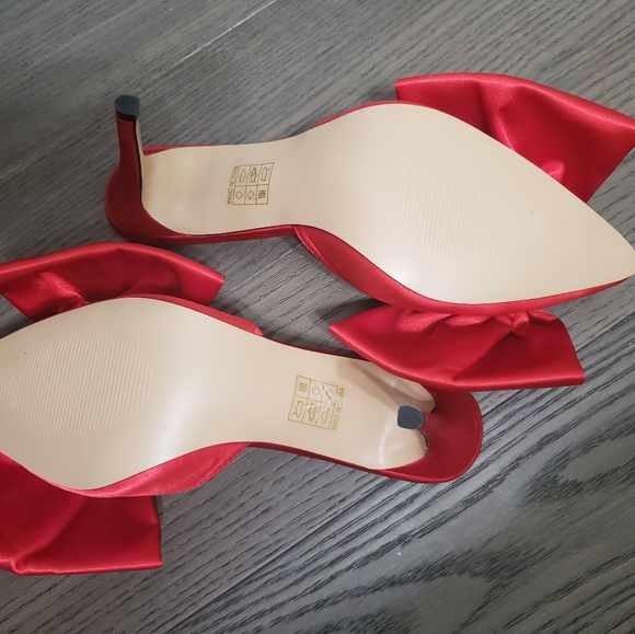 Pumps - Picture 2 of 4